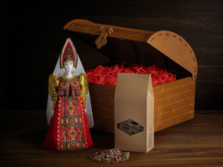 Подарочный набор: кукла фарфоровая, чай Малина с мятой, красный