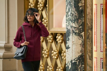 Толстовка на молнии с капюшоном женская Queen, темно-серая Толстовка на молнии с капюшоном женская Queen, темно-серая