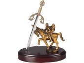 Нож на подставке Сэр Ланселот, серебристый/золотистый/красное дерево Нож на подставке Сэр Ланселот, серебристый/золотистый/красное дерево