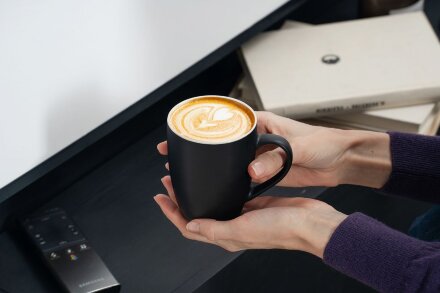 Кружка Bright Tulip, матовая, черная с белым Кружка Bright Tulip, матовая, черная с белым